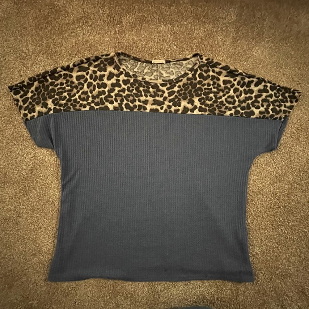 Viamor Blouse
Knit and Animal Print Size Small‎